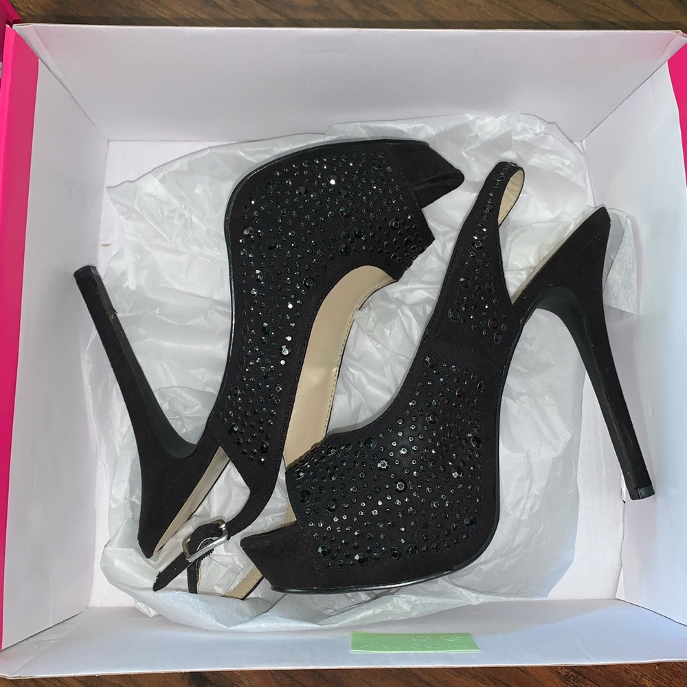 Black sparkle pumps